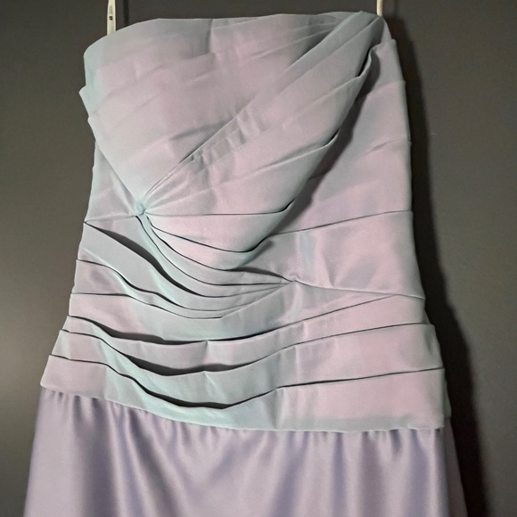 Holt Renfrew Lilac Strapless Gown – Elegant Floor-Length Formal Dress - Picture 2 of 10